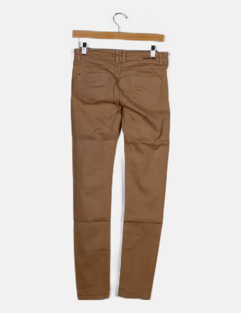 Beige elastic pants by Stradivarius