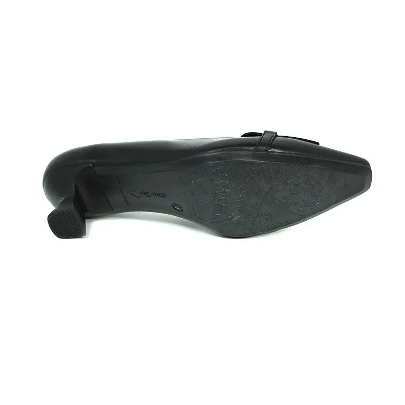 Desireé ELBA10 Negro Low Heel Flap Shoe.