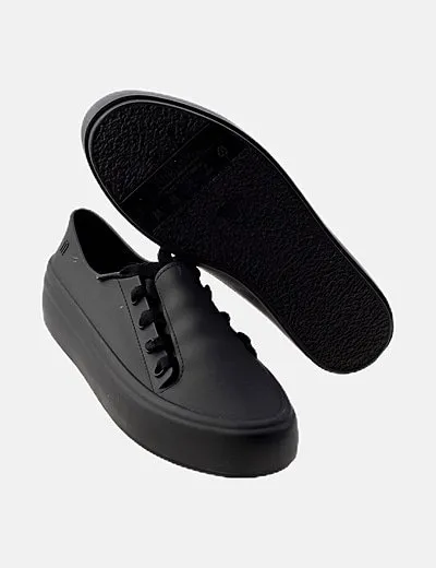 Black athletic sneaker Melissa Zapatilla.