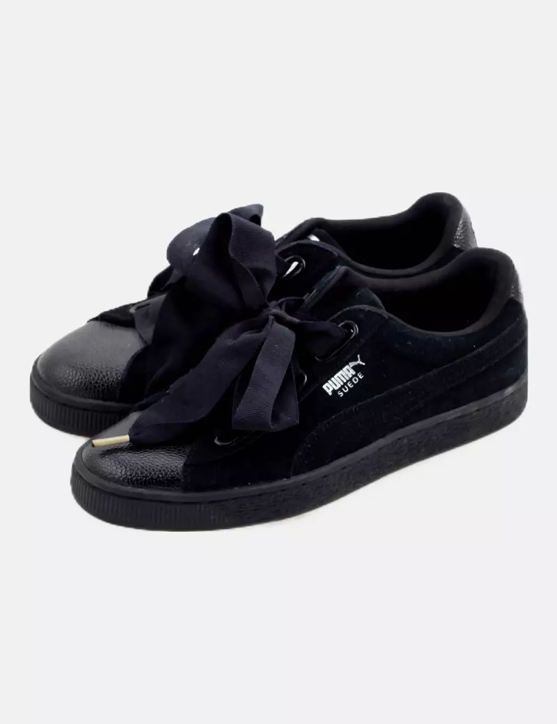 Black Puma sport shoe.