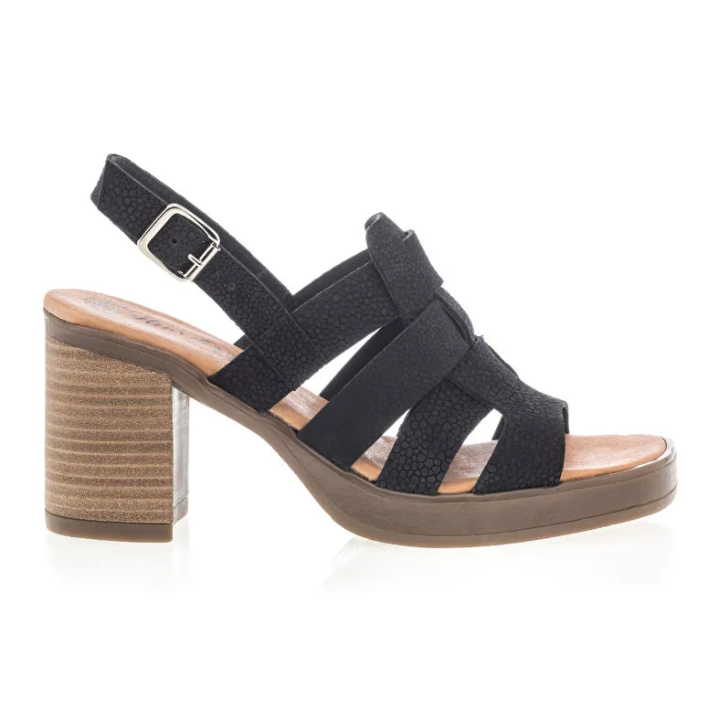 Black women's sandals/barefoot