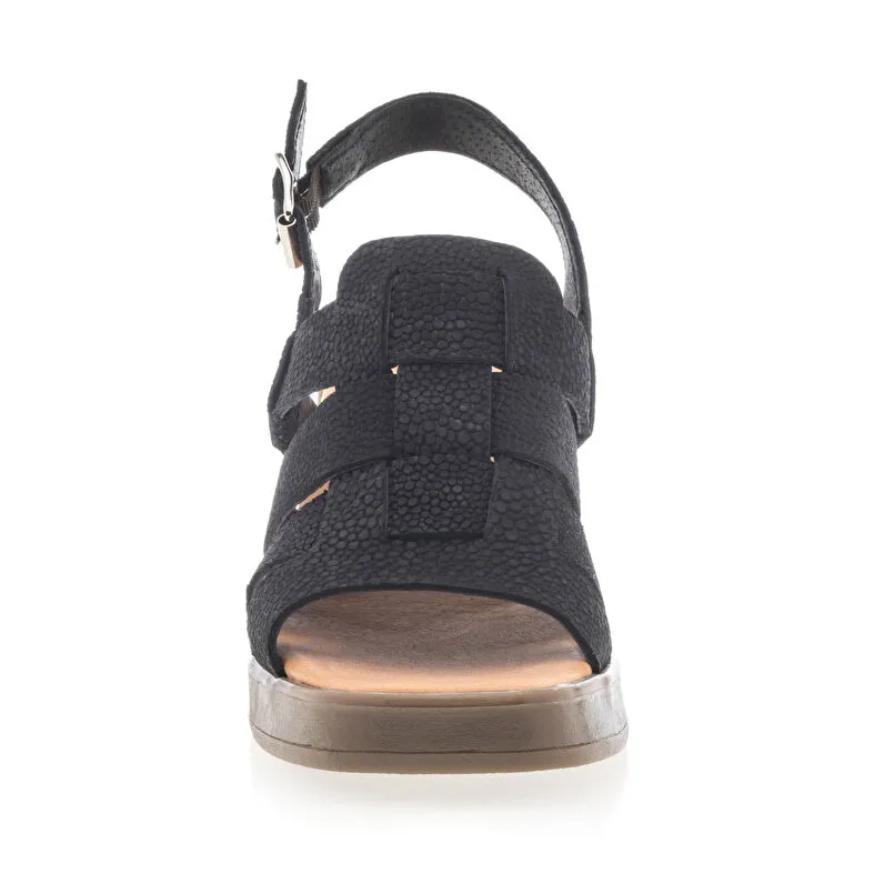 Black women's sandals/barefoot