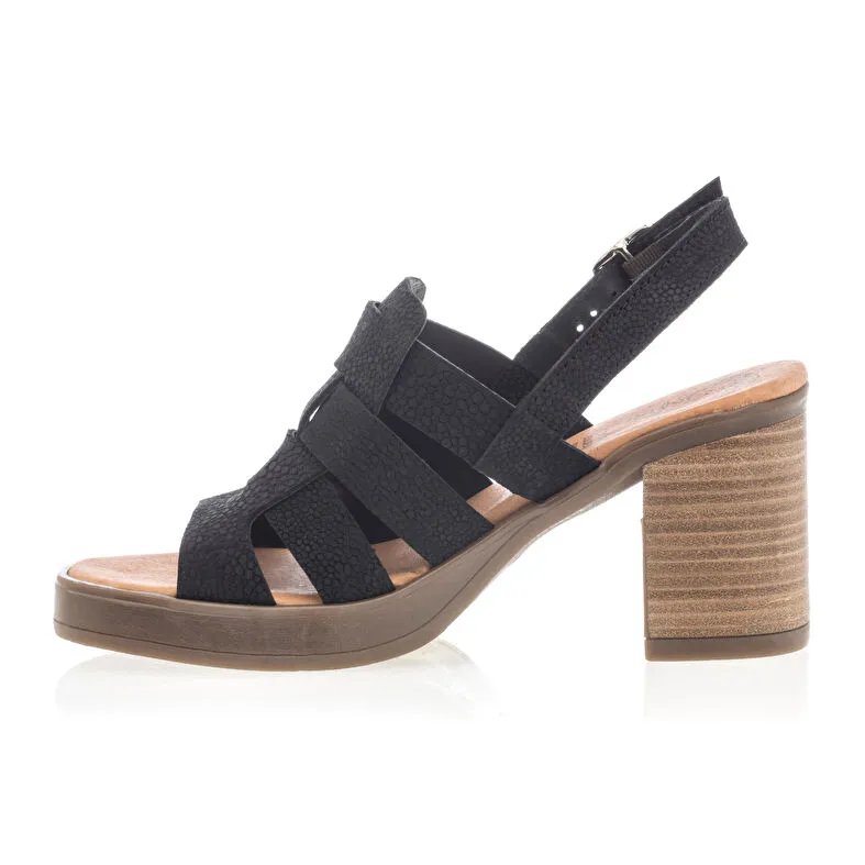 Black women's sandals/barefoot