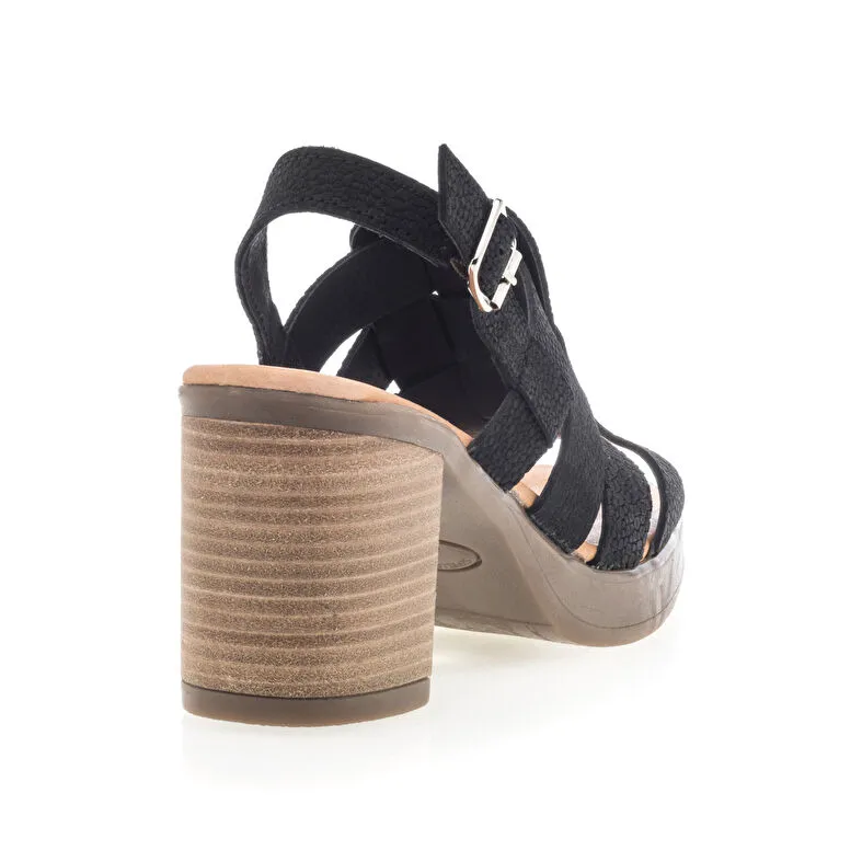 Black women's sandals/barefoot