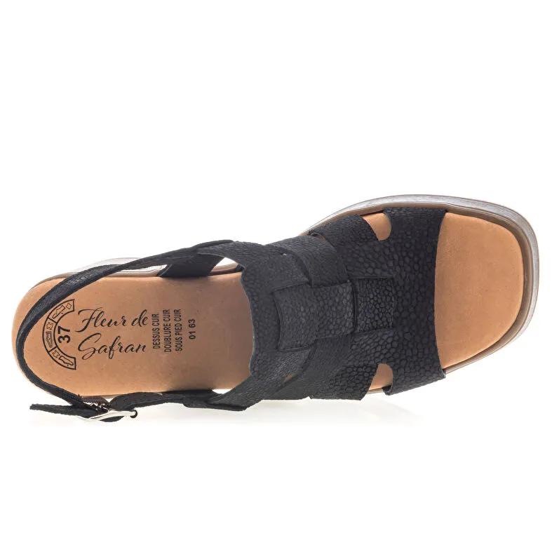 Black women's sandals/barefoot