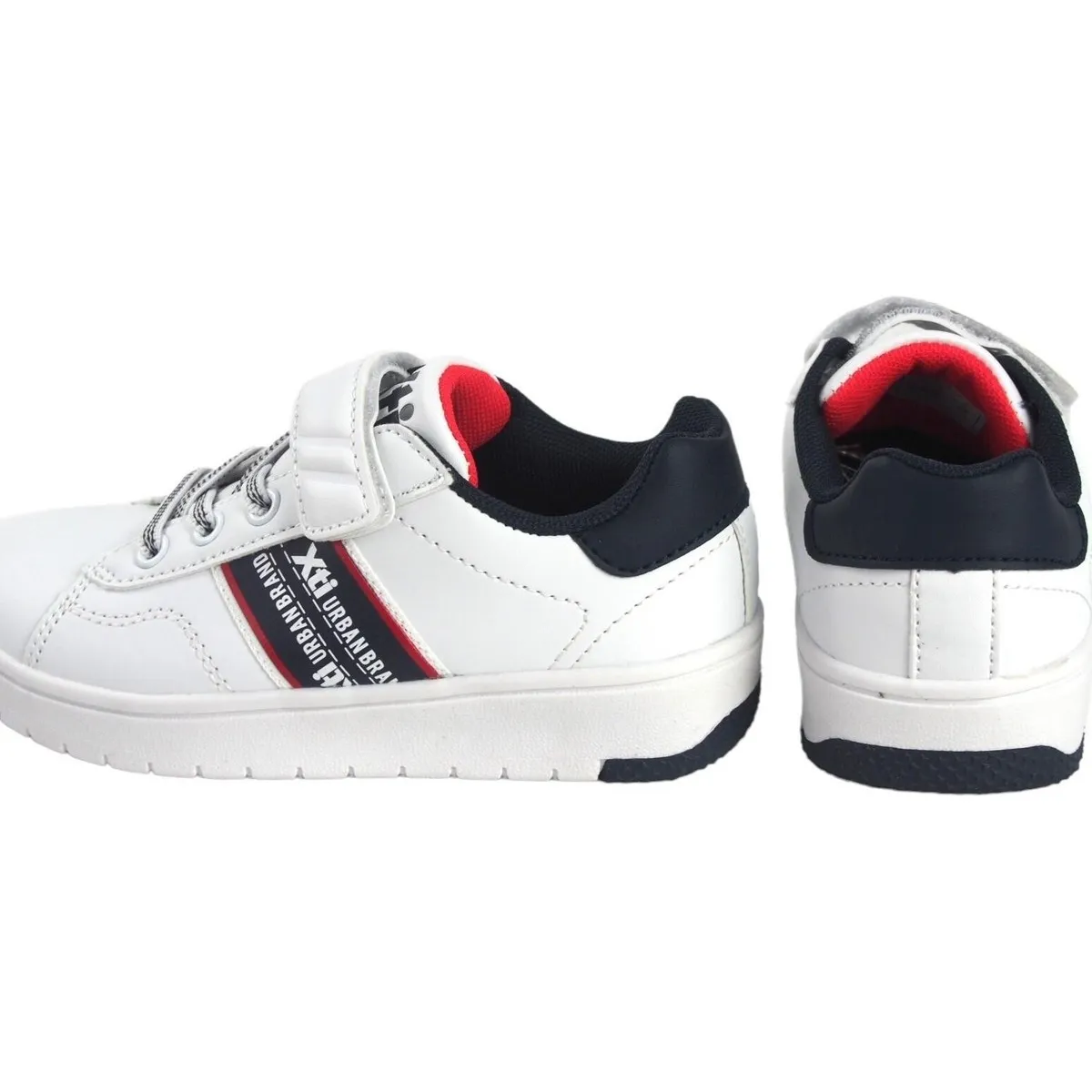 White kid's shoe 150034